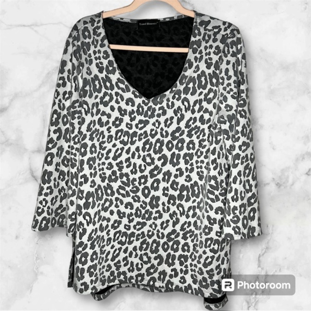 Travel Elements Gray and White Animal Print Blouse XL